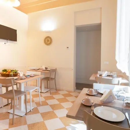 Bed & Breakfast Handy 3*